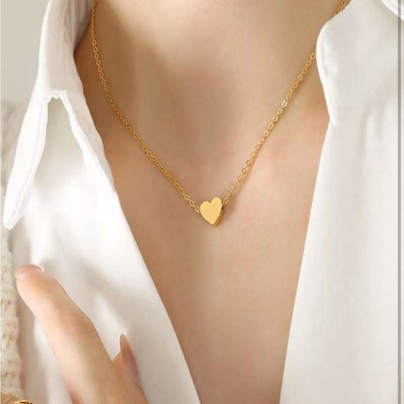 Yellow/Gold Heart Pendant Necklace - Picture 4 of 13